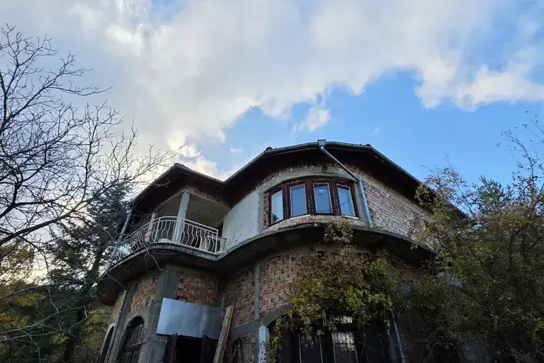 House in област София, Svoge