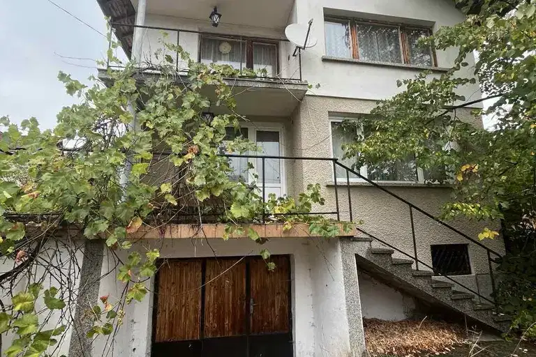 Къща в София, с. Ярлово