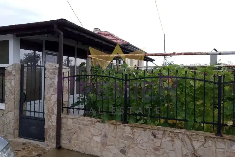 Двуетажна къща с 3 спални в с. Бенковски, област Варна
