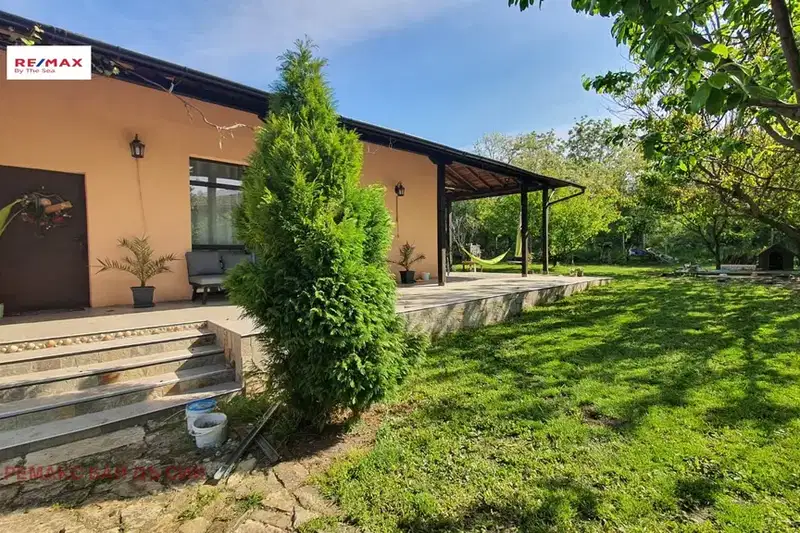 House in Oblast Varna, с. Средно село