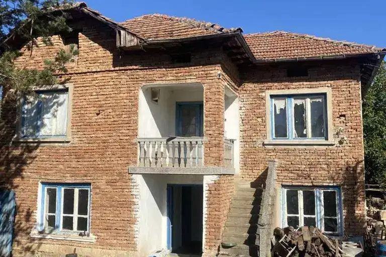 Къща във Велико Търново, с. Вързулица