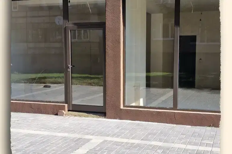 Shop in Pernik, Iztok