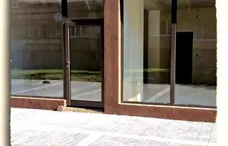 Магазин в Перник, Изток