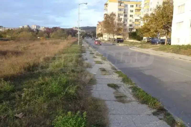 Plot in Kaysieva ina