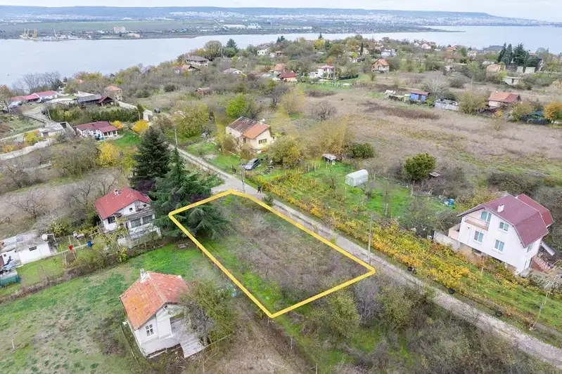 Парцел във Варна, м-т Лазур