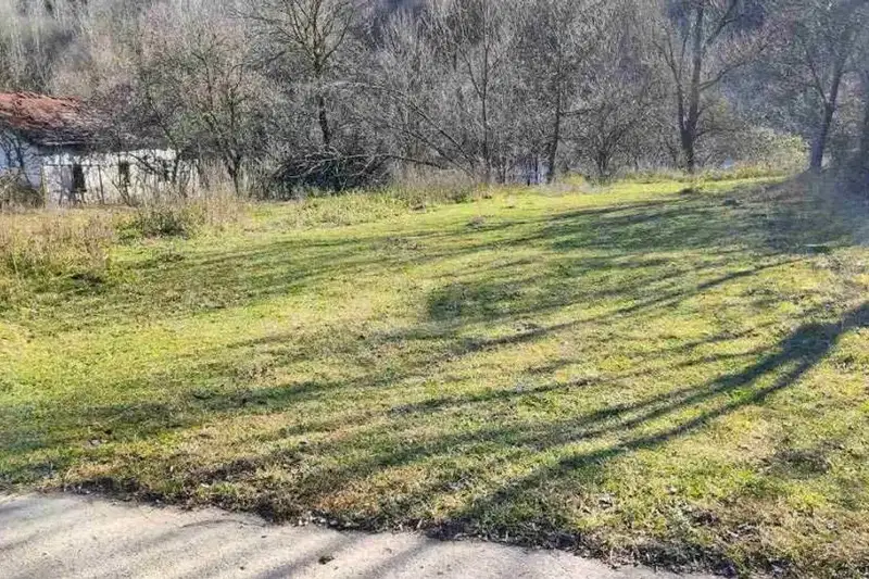Plot in Oblast Lovech, Aprilci