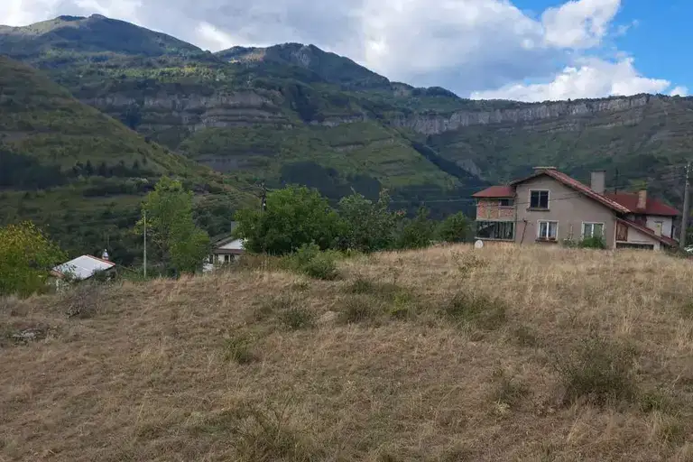 Plot in област София, Гара Бов