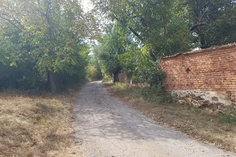 Парцел в София, Правец