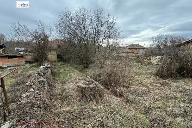 Plot in Veliko Tyrnovo, Emen
