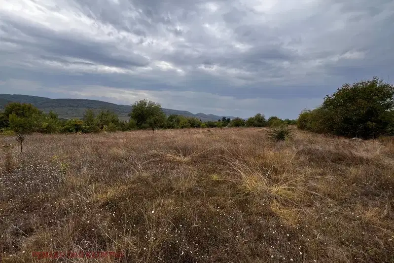 Парцел във Велико Търново, с. Леденик