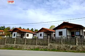 Промишлена сграда в Ловеч, Априлци