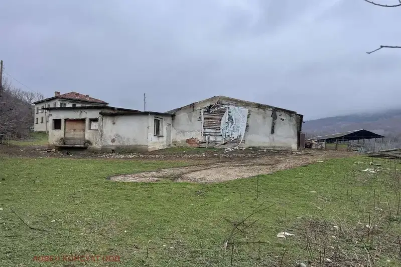 Промишлена сграда в Ловеч, с. Българене