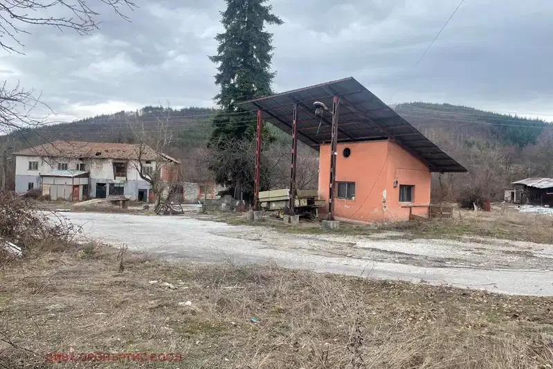 Промишлена сграда в София, с. Марица