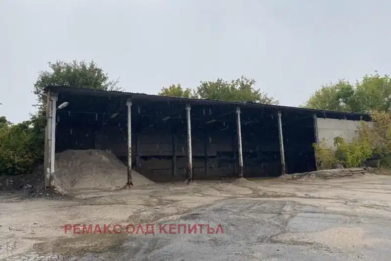 Industrial Building in Veliko Tyrnovo, Carevec