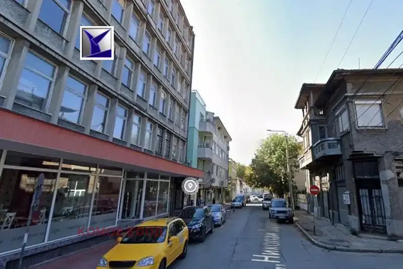 Склад в Русе, Център