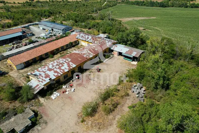 Склад във Велико Търново, с. Балван