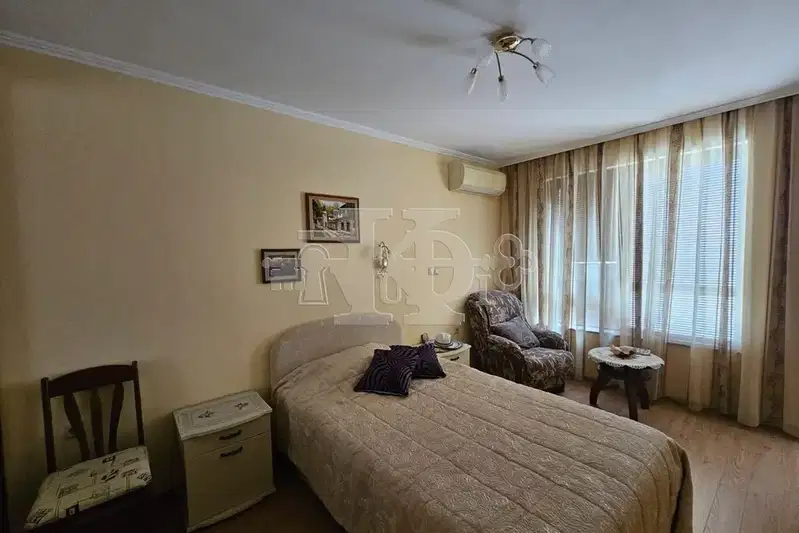 3-bedroom apartment in Zlatni Pyasyci