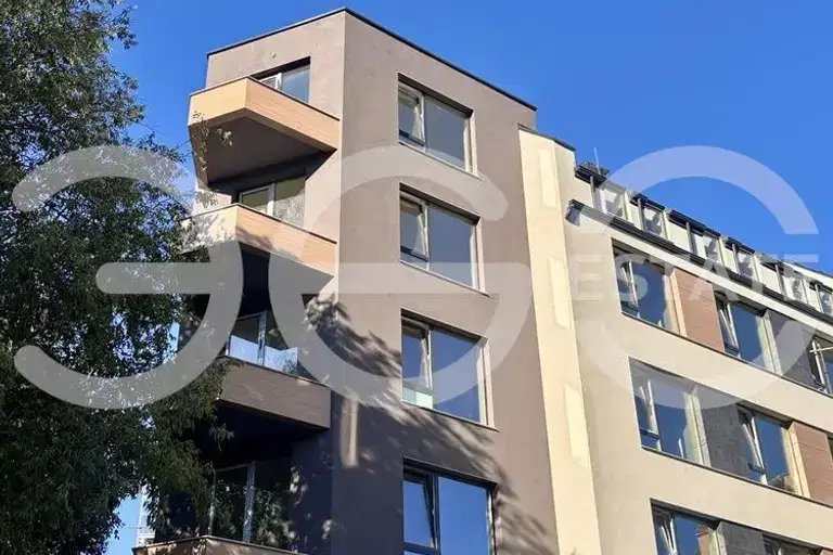 Тристаен апартамент във Варна, Базар Левски