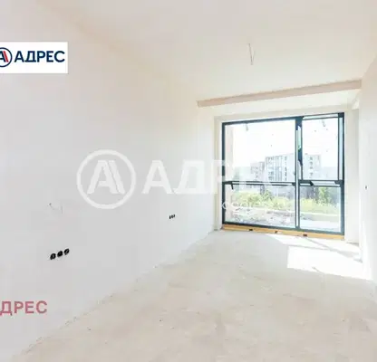 Снимка 3 — Тристаен апартамент във Варна, Бриз