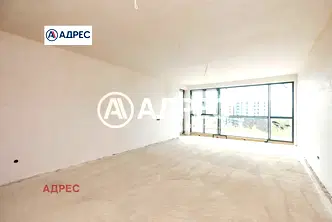 Тристаен апартамент във Варна, Бриз