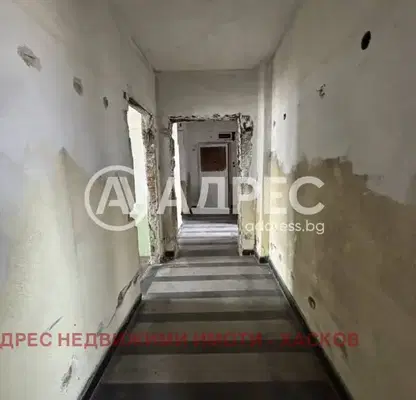 Снимка 5 — Тристаен апартамент в Хасково, Център