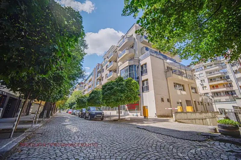 3-bedroom apartment in Sofia, Centyr