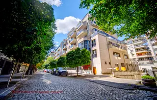 Тристаен апартамент в София, Център