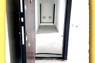 Тристаен апартамент в Перник, Изток