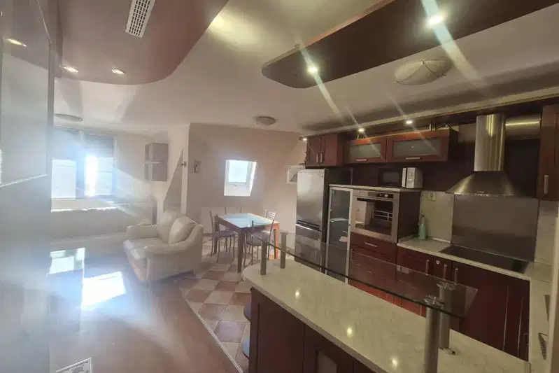 3-bedroom apartment in Pleven, Shirok Centyr