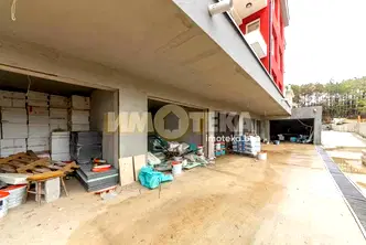 Тристаен апартамент с тераса в кв. Виница, Варна