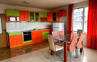 Тристаен апартамент в Бургас, Поморие