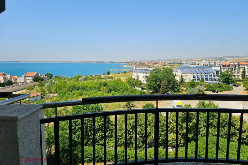 Тристаен апартамент в Бургас, с. Равда