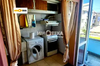 Тристаен апартамент в Добрич, Каварна