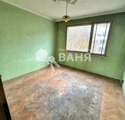 Снимка 2 — Тристаен апартамент в Пловдив, Карлово