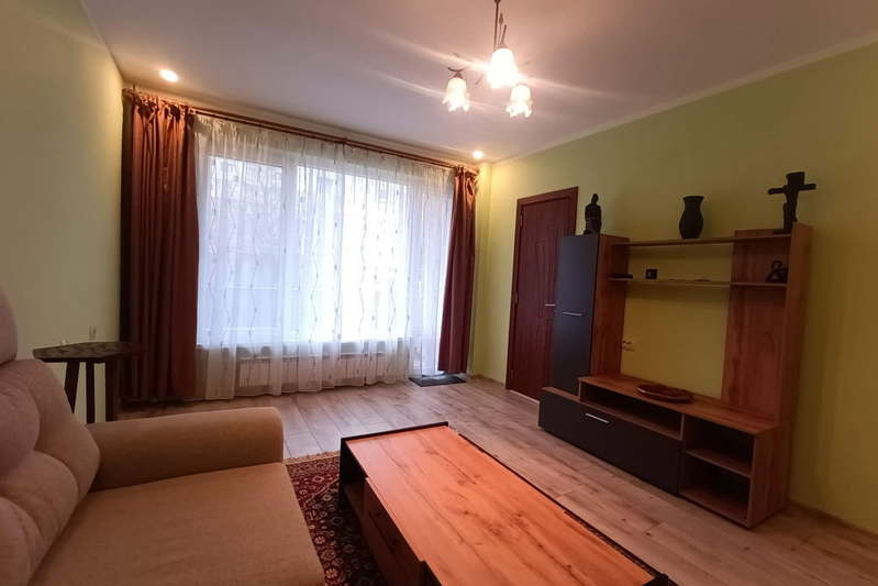 Тристаен апартамент в Перник, Изток