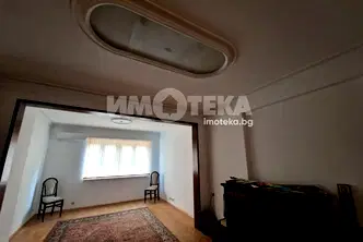 Многостаен апартамент в София, Център