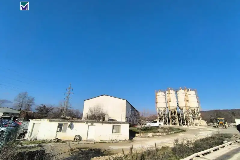Бизнес имот във Враца, Мездра