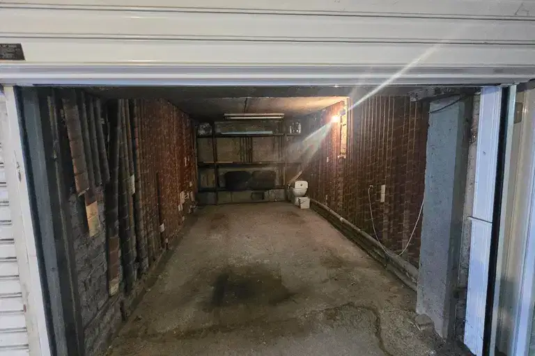 Garage/Parking in Sofiya, Banishora