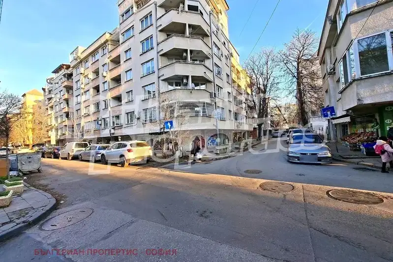 Гараж/Паркомясто в София, Белите брези