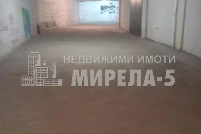 Garage/Parking in Ruse, Centyr