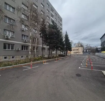 Снимка 5 — Паркомясто в Перник, Изток