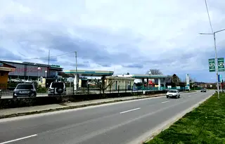 Бизнес имот в Раз, Промишлена зона - Запад