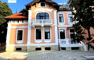 Къща във Варна, Център