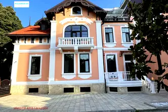 Къща във Варна, Център