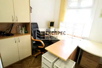 Офис във Варна, Център