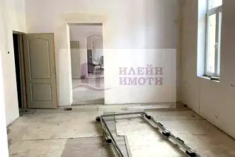 Офис в Русе, Център