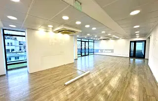 Офис във Варна, Център