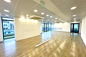 Офис във Варна, Център