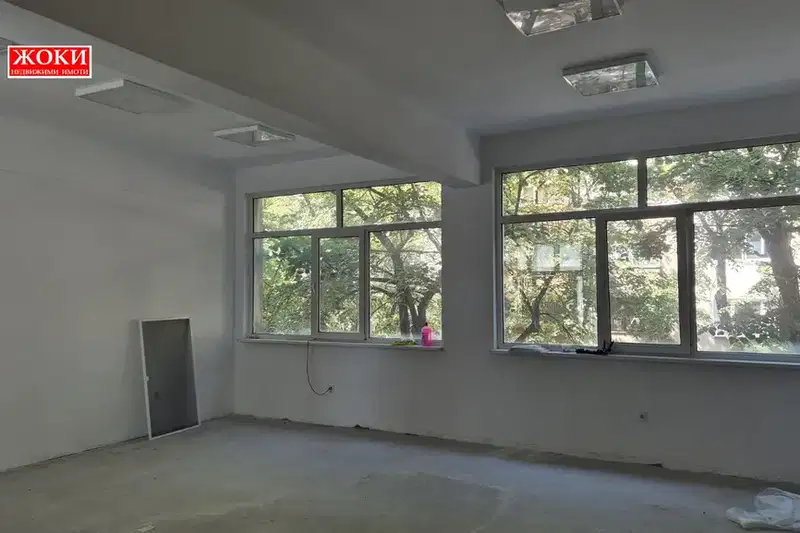 Office in Pernik, Centyr