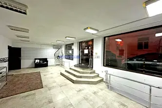 Офис във Варна, Операта